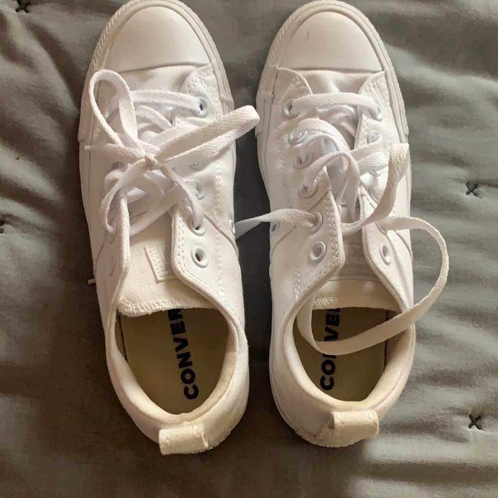 Women’s white converse size 7.5